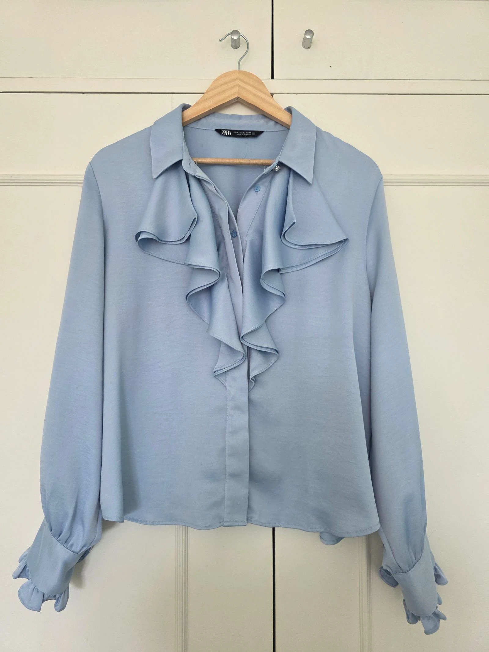 Blusa Azul Acetinada Folhos | Zara | T.XL